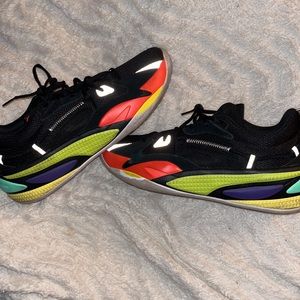 Mens Size 10.5 Puma Sneakers.